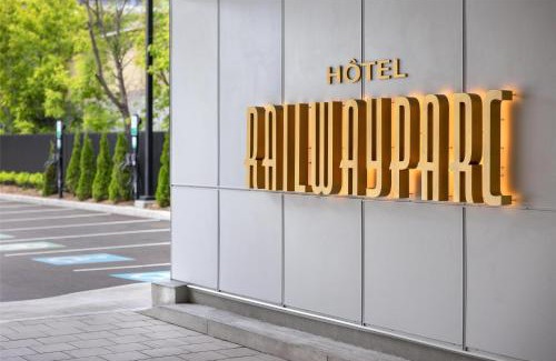 Cote-Des-Neiges—Notre-Dame-De-Grace Hotel | Hotel Railwayparc Montreal, Tapestry Collection By Hilton