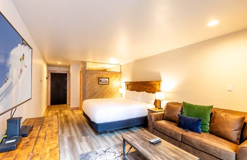 Truckee Hotel | Hotel room in Timber Creek Lodge