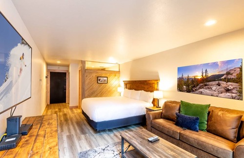 Truckee Hotel | Hotel room in Timber Creek Lodge