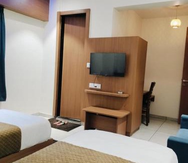 GIDC Hotel | Hotel Royal Park Rooms