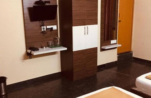 Siwan Hotel | Hotel Sapphire Inn Siwan With AC Room