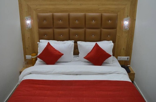 Sarkhej Hotel | Hotel Signature Inn