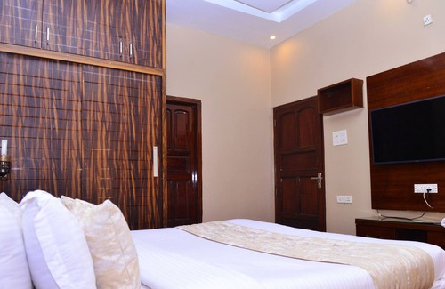 Sonepat Hotel | Hotel Signature Villa