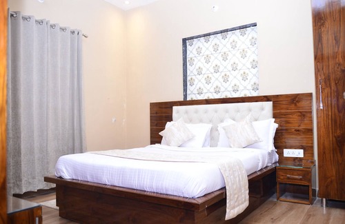 Sonepat Hotel | Hotel Signature Villa