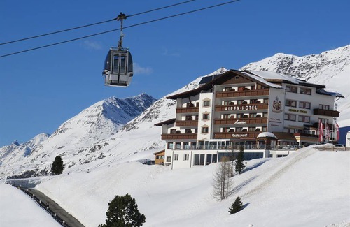 Hochgurgl Hotel | Hotel ∙ Single room, shower and bath, toilet, balcony