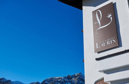 Hochgurgl Hotel | Hotel ∙ Single room, shower and bath, toilet, balcony