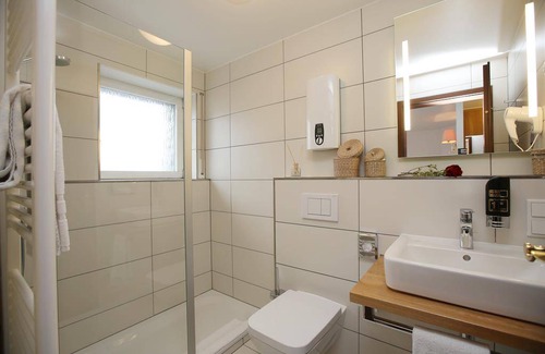 Montabaur Hotel | Hotel ∙ Single room, shower and bath, toilet, standard