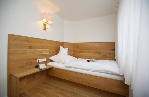 Montabaur Hotel | Hotel ∙ Single room, shower and bath, toilet, standard