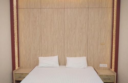 Hardoi Hotel | Hotel SRJ Lawn
