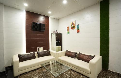 Karnal House | Hotel Star Inn Opp Kalpna Chawla Civil Hospital Karnal, Kunjpura Road