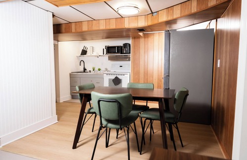 Manor Apartment | Hotel-Style Suite w/Kitchen