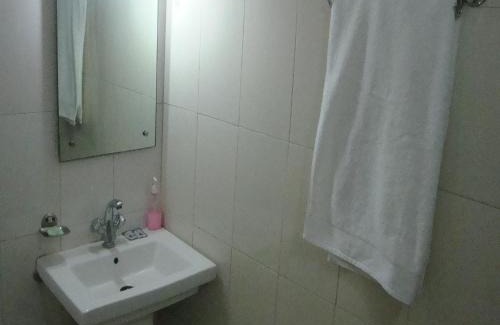 Paharganj Hotel | Hotel Su Shree Continental Dx Near New Delhi Railway Station