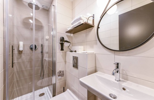 Asnieres-sur-Seine Hotel | Hotel SUB