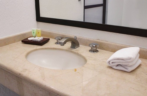 Villahermosa Hotel | Hotel & Suites Real del Lago