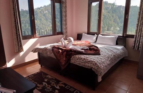 Shimla Hotel | Hotel Thakur Home's Mountain View - Outdoor furniture - Picnic Area