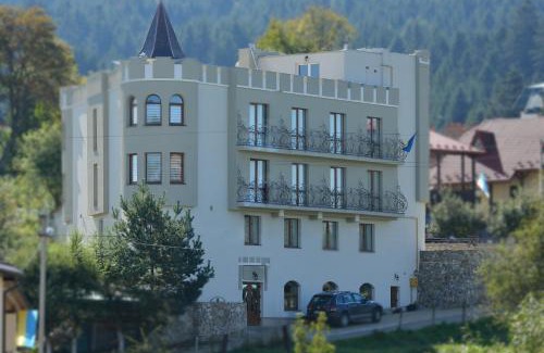 Skhidnytsya House | Hotel Three Korony