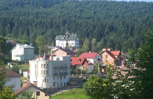 Skhidnytsya House | Hotel Three Korony