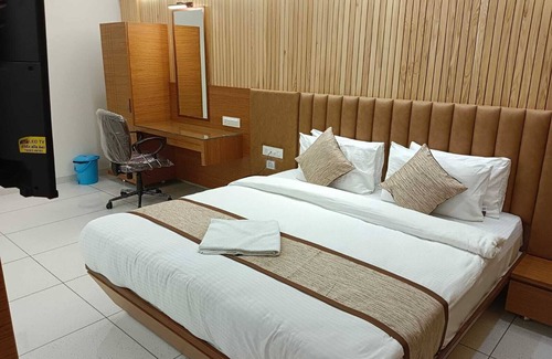 Surat Hotel | Hotel Tulsi