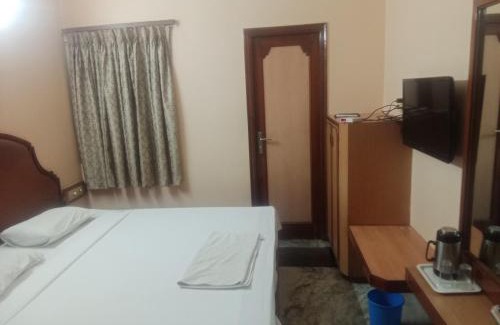 Karur Hotel | Hotel Valluvar