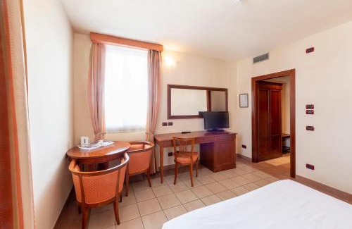 Castelleone Hotel | Hotel Vecchio Casello