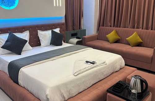 Surat Hotel | Hotel Victoria