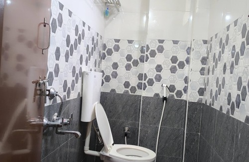 Tiruchanur Hotel | Hotel Vishnu Grand