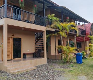 Tela House | Hotel y Cabañas El Sauce