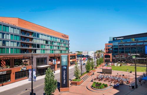 Wrigleyville Hotel | Hotel Zachary, Chicago, a Tribute Portfolio Hotel