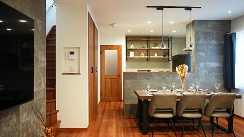 Nishi Hotel | HOTELHOUSE Nekogoya Hachiken 八軒