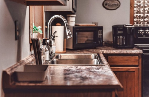 Rockbridge House | HotTub ~ King Bed ~ Private Forest ~ Near Ash Cave