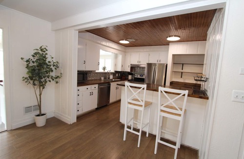 Goodview House | HotTub, Sauna, Paddle Boards, Kayaks, Firepit, Game Room, Linens, Scenic Point