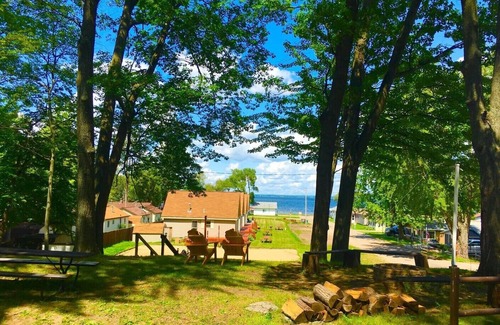 Houghton Lake Ski Chalet | Houghton Lake Chalet in family friendly resort