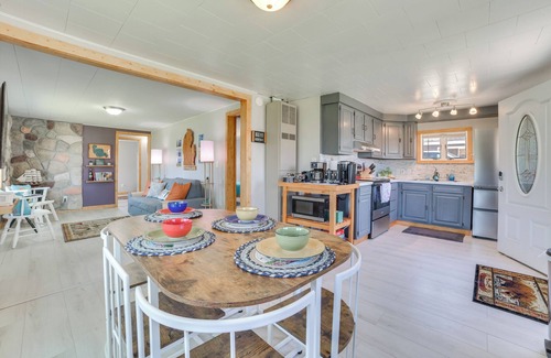 Houghton Lake Cottage | Houghton Lake Cottage w/Patio: Walk to Waterfront