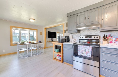 Houghton Lake Cottage | Houghton Lake Cottage w/Patio: Walk to Waterfront