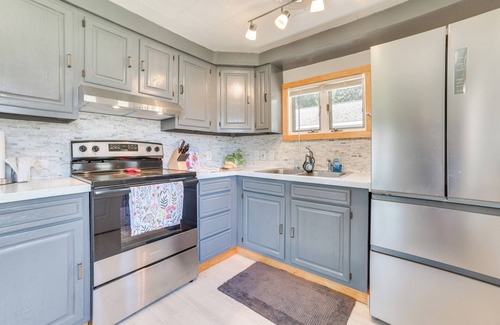 Houghton Lake Cottage | Houghton Lake Cottage w/Patio: Walk to Waterfront