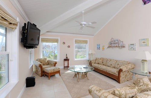 Rainbow Bay House | House ∙ 3 bedrooms ∙ 8 guests