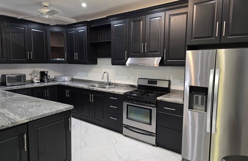 Estate Demarara House | House 3-bedroom 6 beds 3 bathroom house with AC in St Thomas