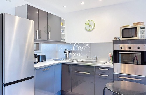 Le Lavandou Ski Chalet | House 5 persons residence with swimming pool and beach access at 50m
