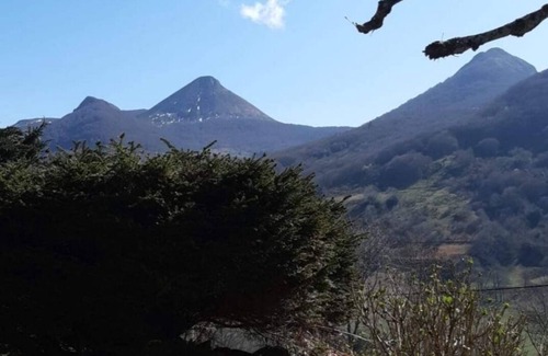 Mandailles-Saint-Julien House | House at the foot of puy mary