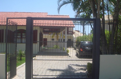 Ingleses Centro House | House and apartment with pool and air conditioning 50 m from the beach - 6 bedrooms and 1 suite