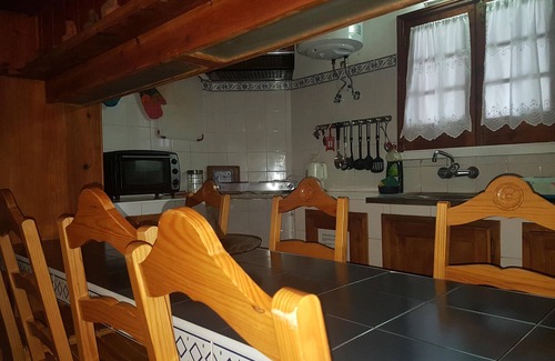 Faial Da Terra House | House at 100 meters from the sea, pedestrian paths with waterfall. Picturesque village