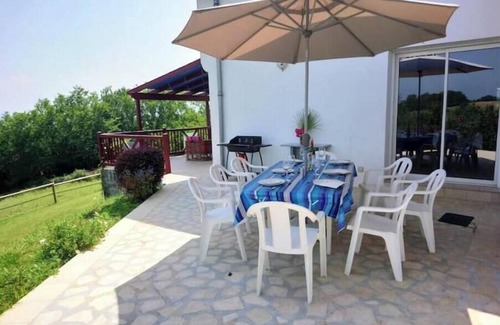 Bardos House | House between sea and mountains.