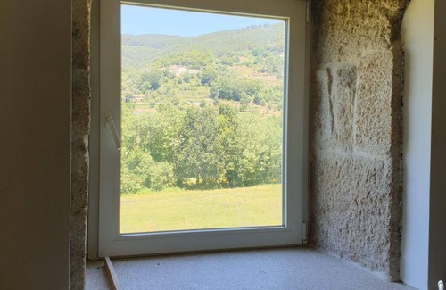 Portela de Santa Eulalia House | House beyond the River