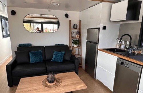 Mareuil-sur-Ay Boat Rental | House Boat en Champagne