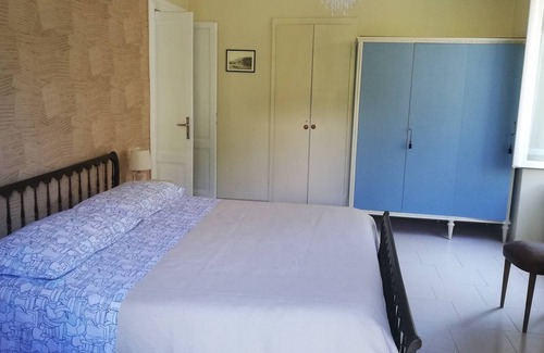 Brunate Apartment | House built in 1900 a few steps from the funicular and from the town center.