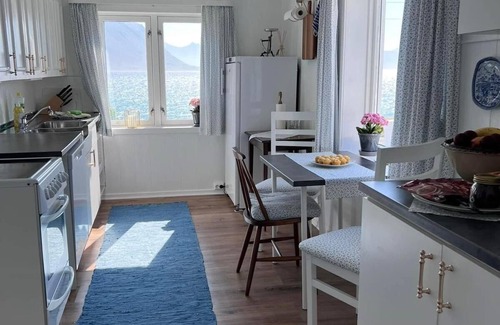 Andoy House | House by the fjord with whirlpool