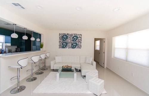 Royal Poinciana House | House Close to Hard Rock, Downtown & Beach Luxury