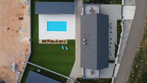 Lovinac House | House Evermore 2