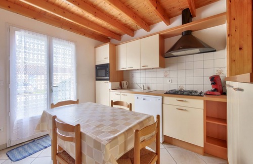 Longeville-sur-Mer Ski Chalet | House for 8 - 5min from the beach - garden & veranda