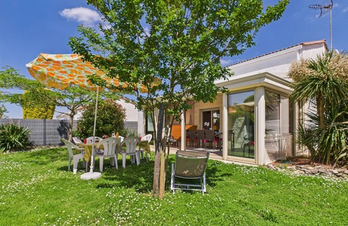 Longeville-sur-Mer Ski Chalet | House for 8 - 5min from the beach - garden & veranda